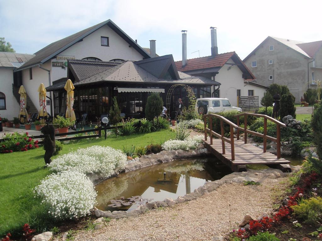 Nočitev z zajtrkom Albatros 3*