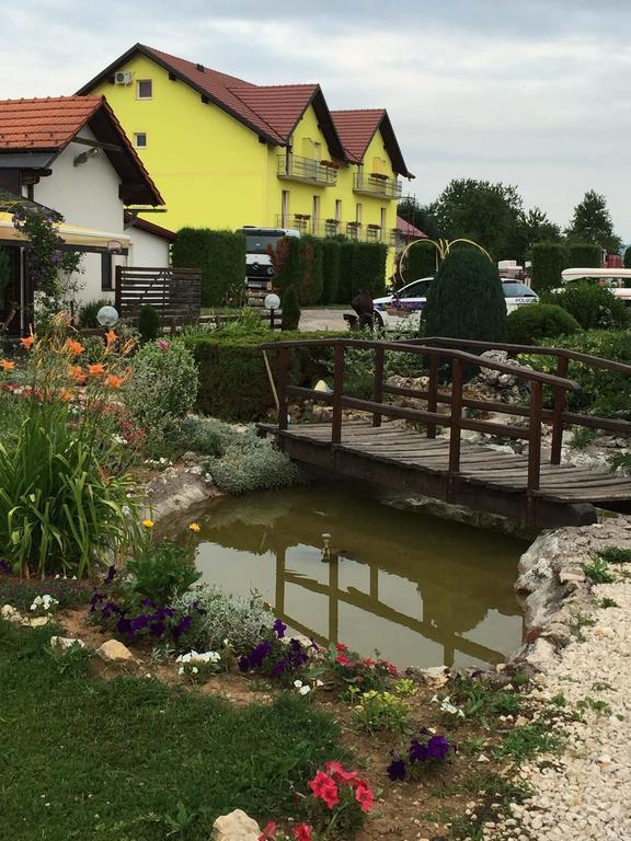 Albatros Nočitev z zajtrkom Perusic